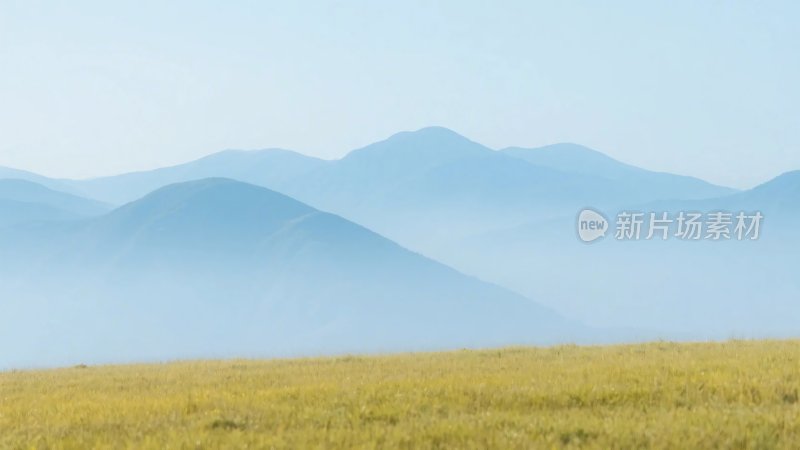 山水草原朦胧风景