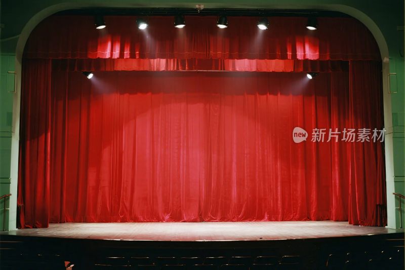 剧院舞台红色幕布