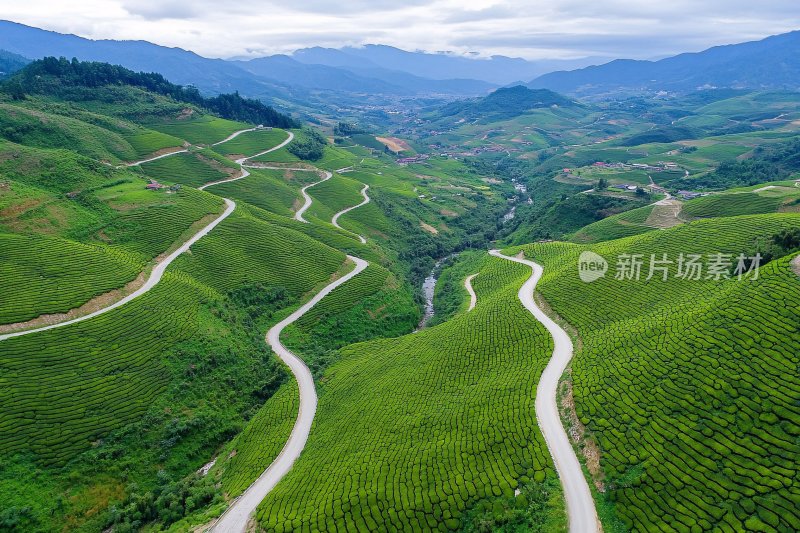 山间蜿蜒公路美景