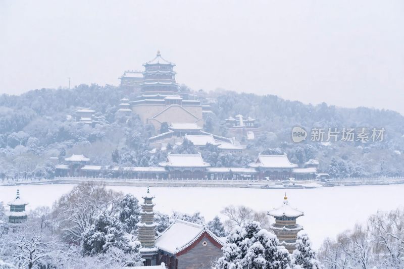 古建筑雪景风景图