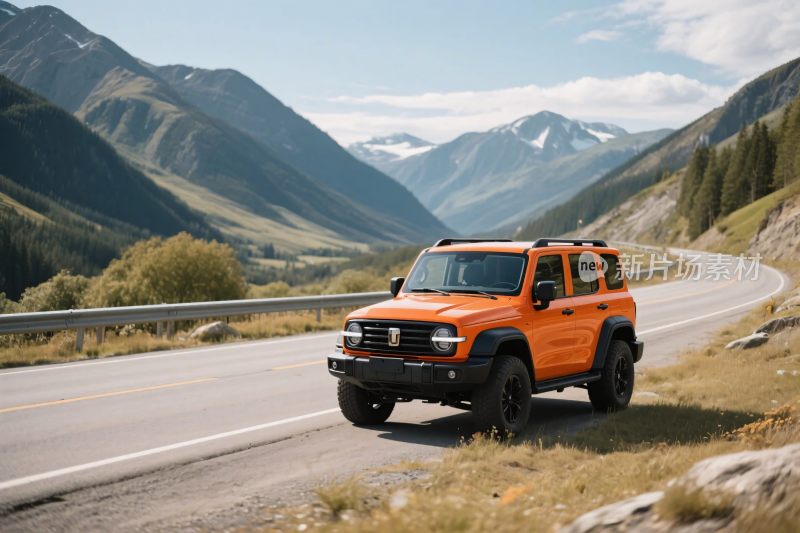 橙色越野行驶于山间公路