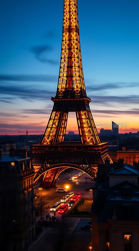 埃菲尔铁塔夜幕下的璀璨光芒