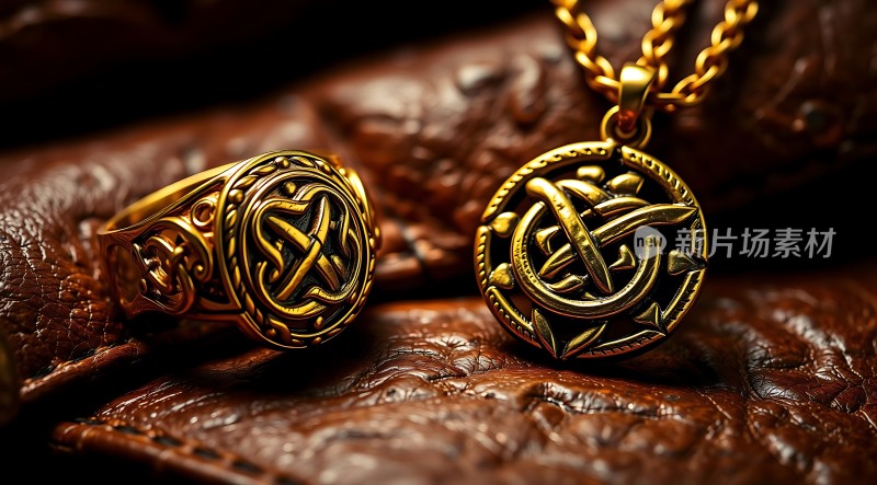 黄金戒指与项链展示