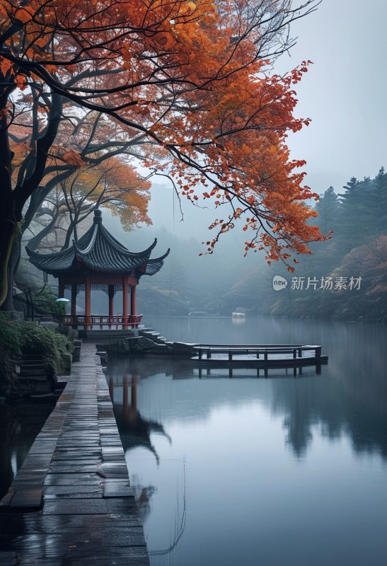 庐山雨中如琴湖