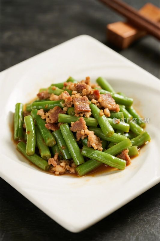 豆角炒肉片美食