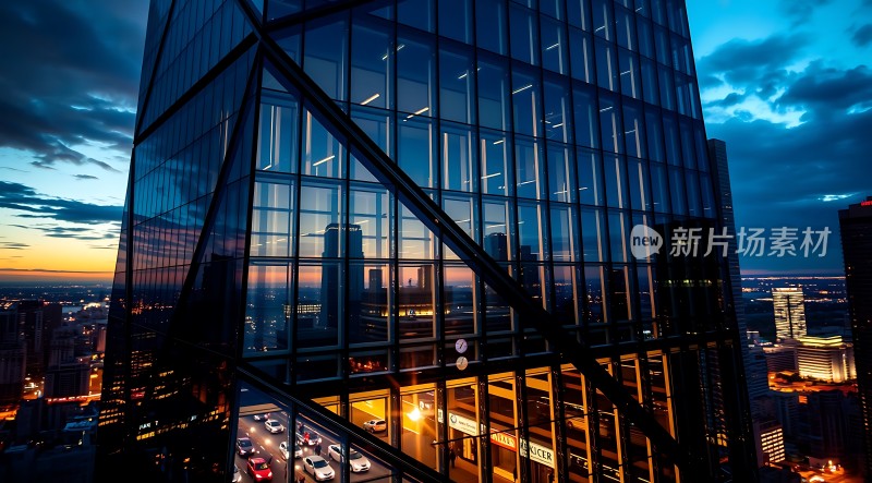 摩天大楼夜幕下的璀璨光芒