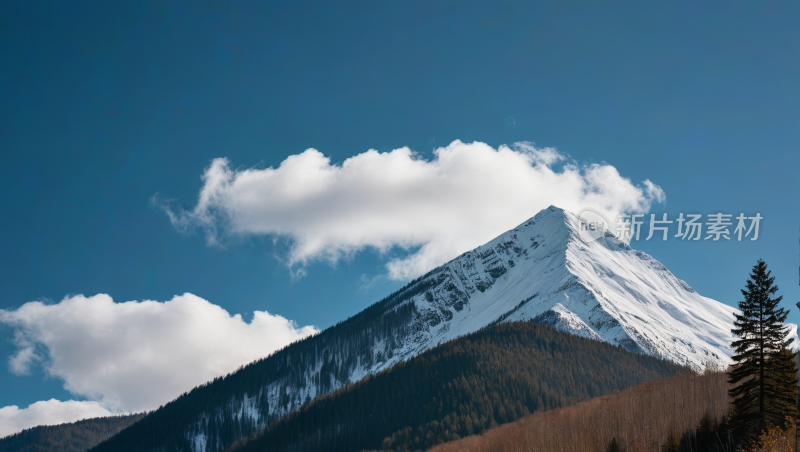 一座被雪覆盖的山风景风光高清图片