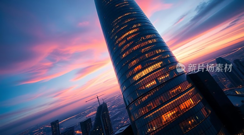 摩天大楼夜幕下的璀璨光芒