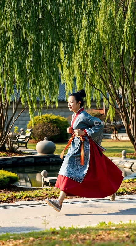 汉服佳人绿柳轻舞