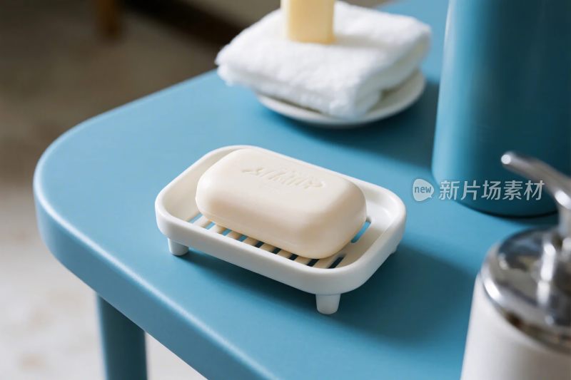 蓝色小桌洗护用品