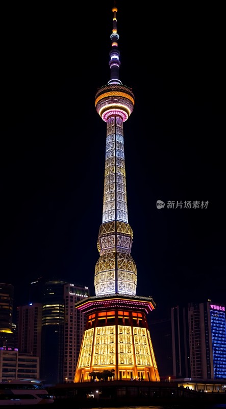 东方明珠夜色璀璨黄浦江畔地标闪耀
