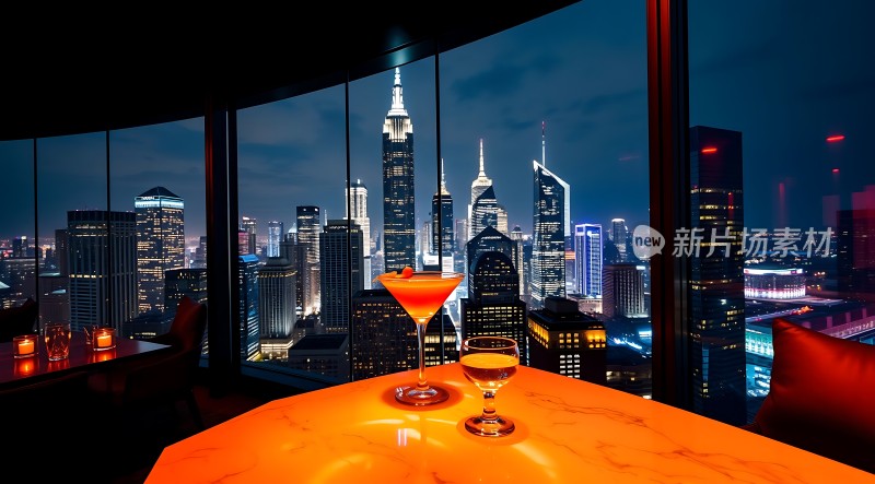 城市夜景下的浪漫酒吧
