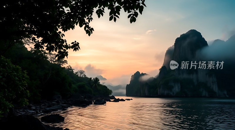 晨曦下的山水画卷