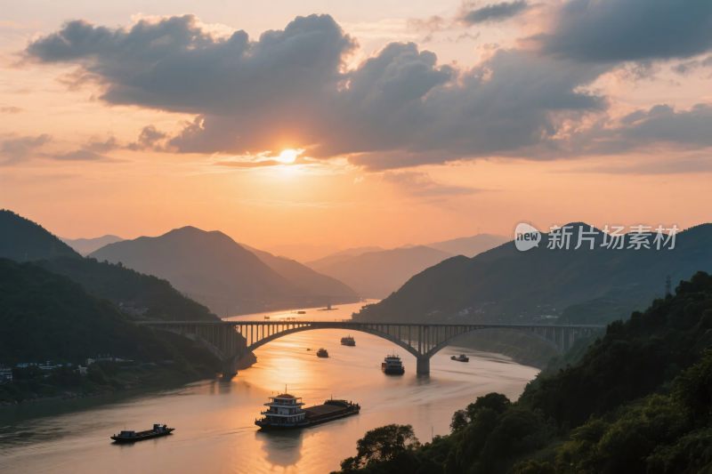 夕阳下跨江大桥与江面船只