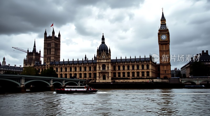 泰晤士河畔伦敦眼与议会大厦