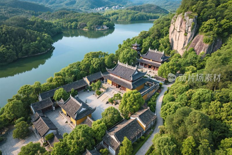 古庙山水风光图