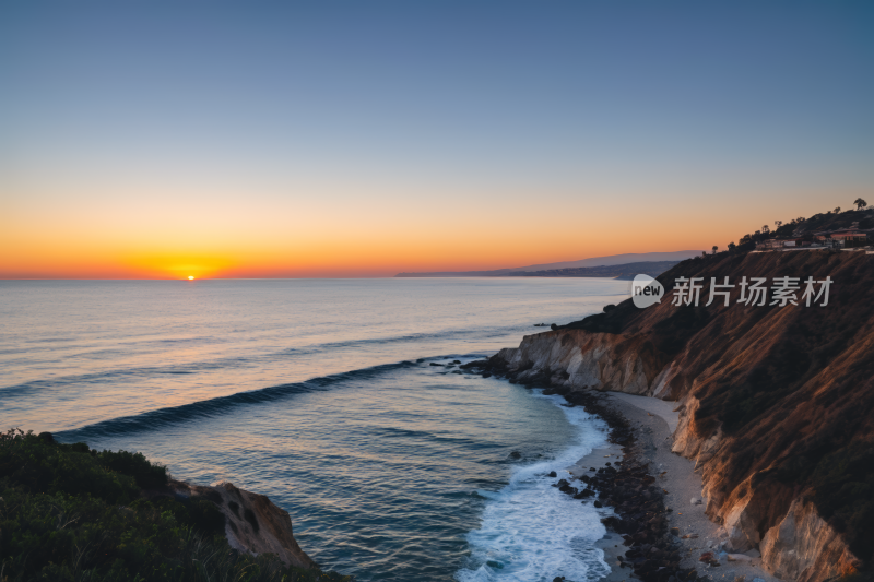 海上日落海滩和悬崖高清风景图片