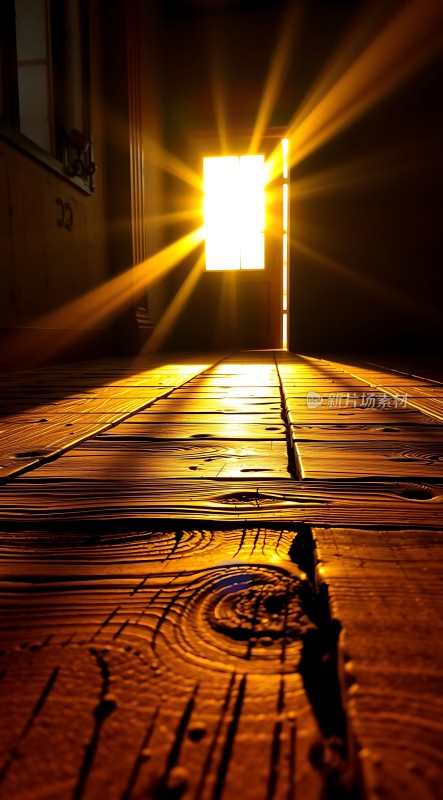 阳光洒满木地板