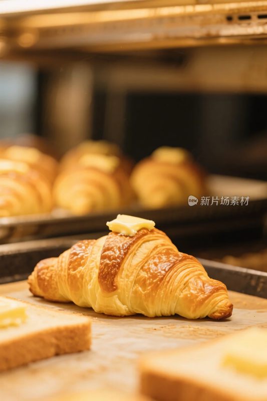 新鲜可颂面包特写