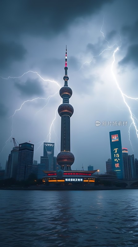 上海地标建筑与闪电交加展现城市魅力