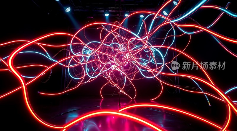 霓虹灯交织的艺术世界