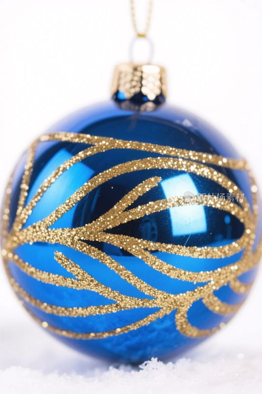 蓝色圣诞装饰球