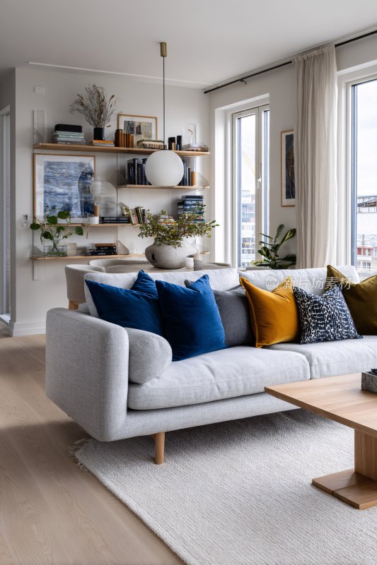 现代简约风客厅沙发场景图