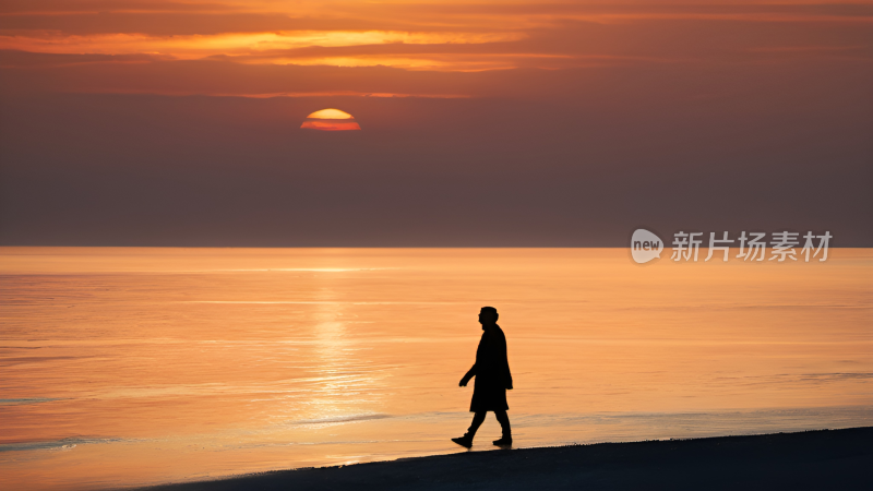 夕阳 海边 沙滩 孤独的行人