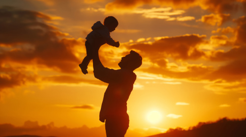 父亲节插画，夕阳下，父亲开心的抱起孩子