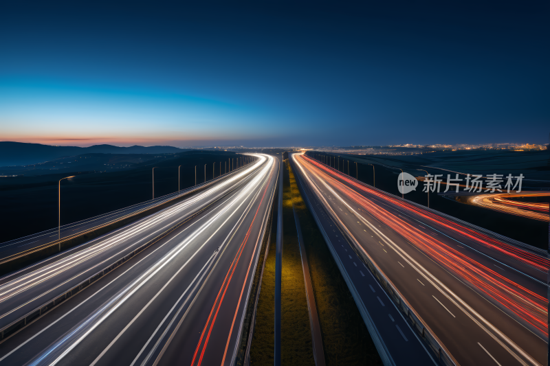 视图的高速公路许多汽车在夜间行驶风景图片