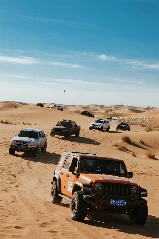 沙漠中多辆越野车行驶场景