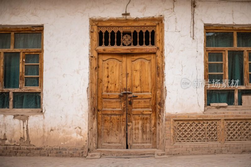 老木门与复古墙体