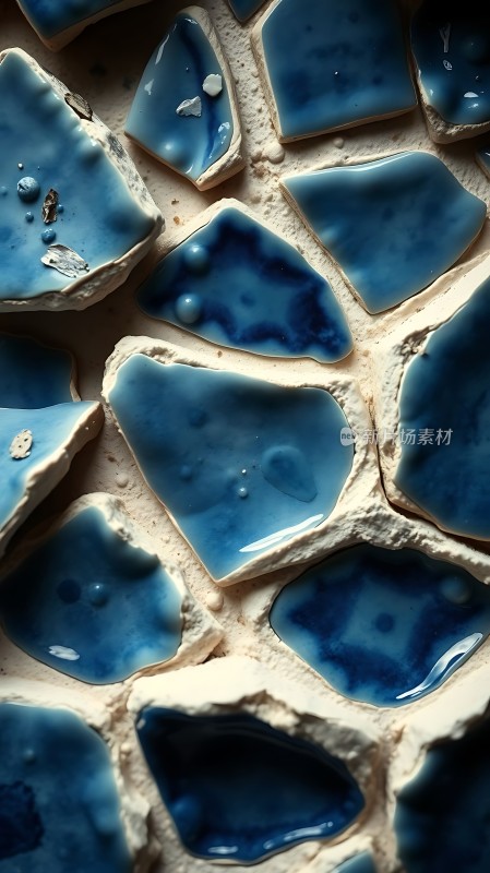 蓝色陶瓷碎片拼接艺术