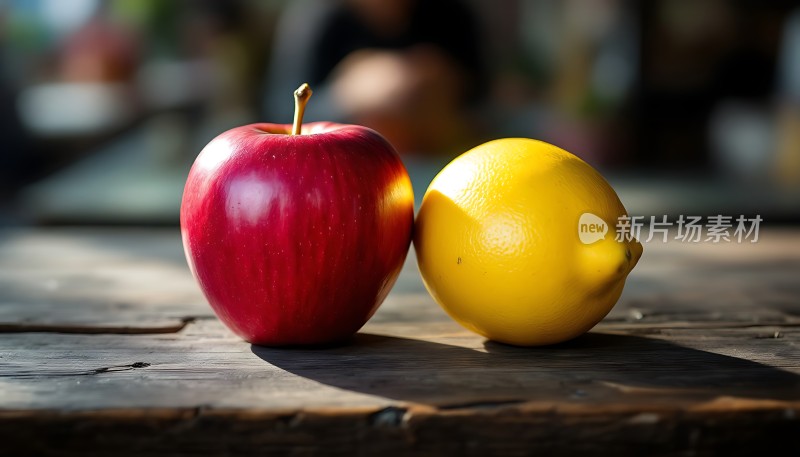 红苹果与黄柠檬的对比之美
