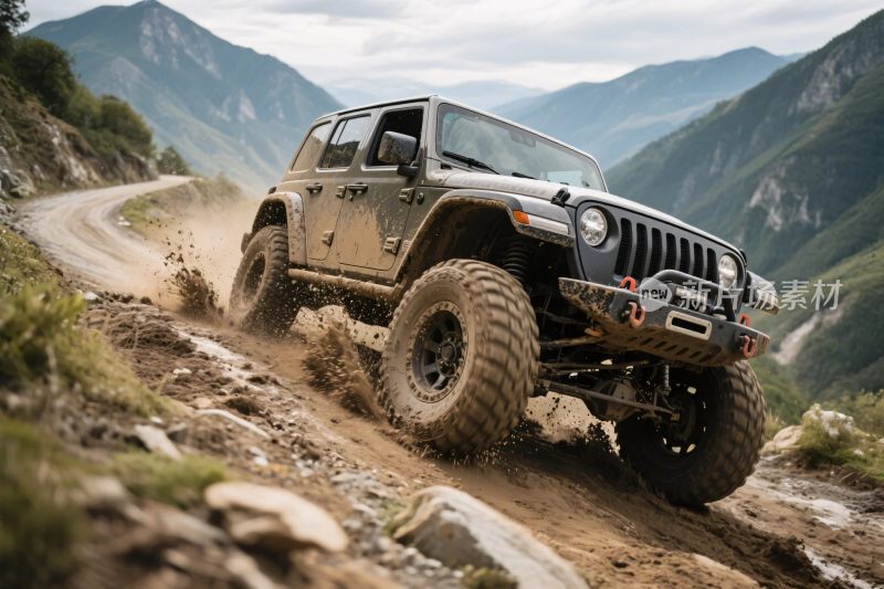 越野吉普车行驶在山间土路