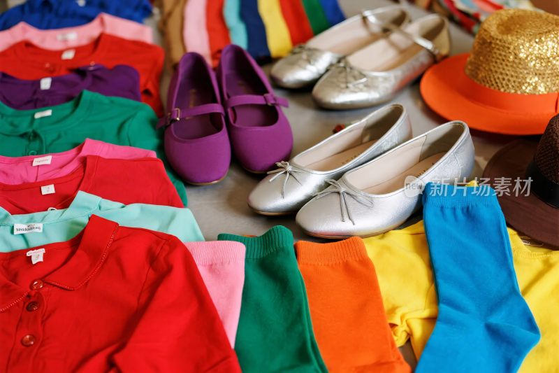 多彩服饰与鞋品陈列