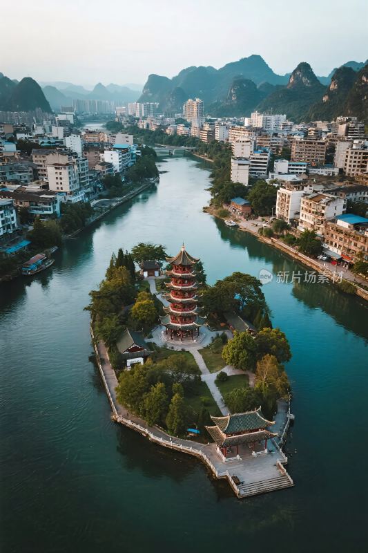 河流古塔城市风光