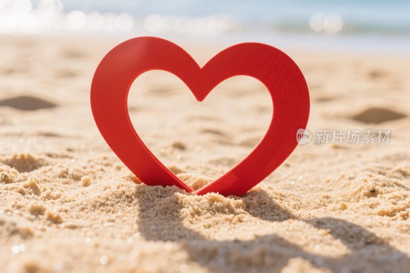 沙滩上的红色爱心摆件图