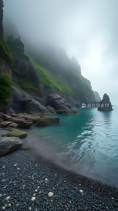 雾海翠谷碧波轻抚石滩