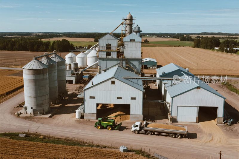 农田旁的大型农业仓储设施