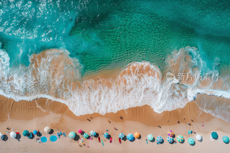 夏日海滩航拍图