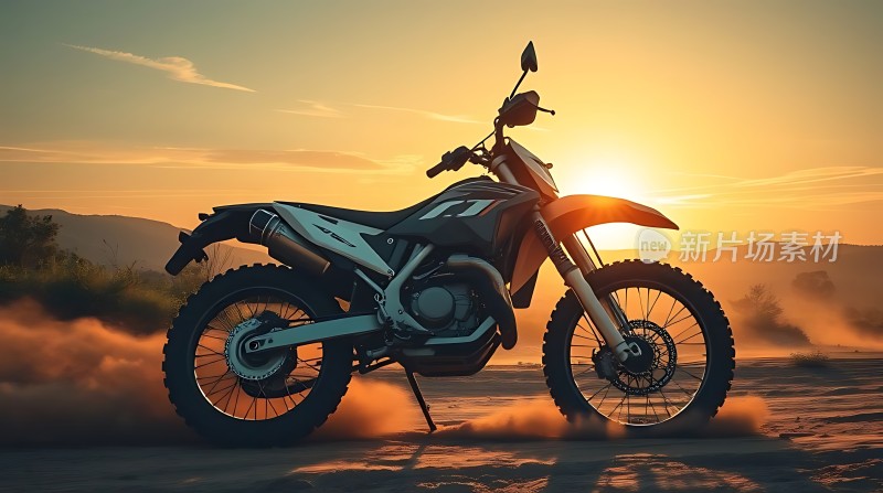 夕阳下的越野摩托风驰电掣
