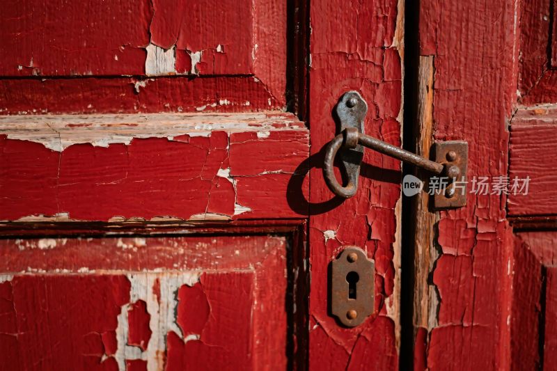 旧红色木门特写