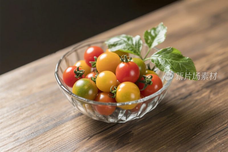 彩色小番茄静物图