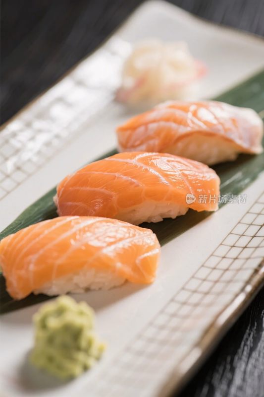 三文鱼寿司美食图片