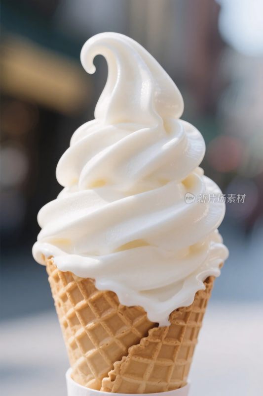 美味的奶油冰淇淋甜筒