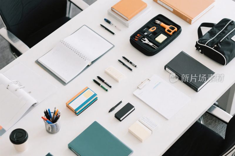 桌面办公文具布置图