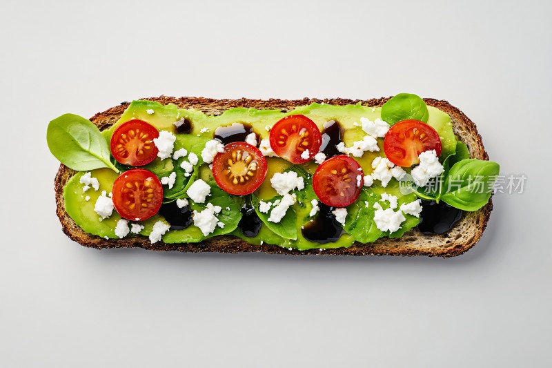 牛油果番茄芝士三明治美食图