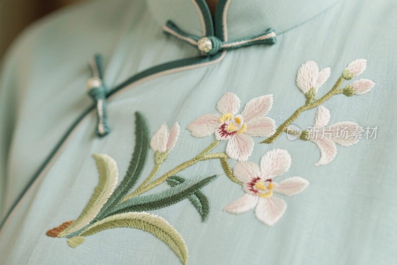 传统刺绣花卉服饰细节