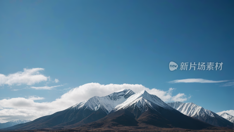 山上有雪蓝天上有云高清图片